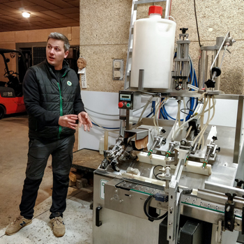 Arnaud Gallimard Demonstrating Disgorgement Machine