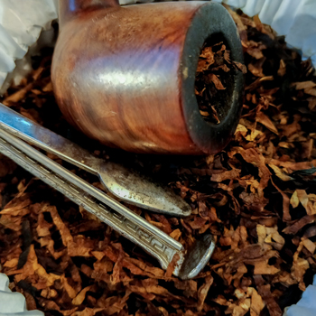 Davidoff Royalty Mixture Pipe Tobacco With Loaded Pipe & Tool