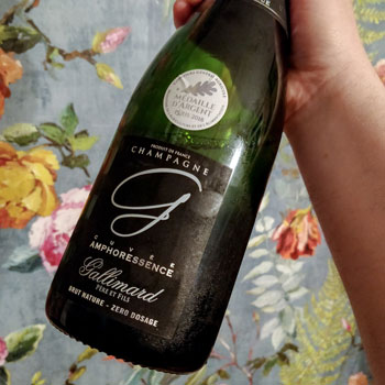 Champagne Gallimard Amphoressence Flower Background