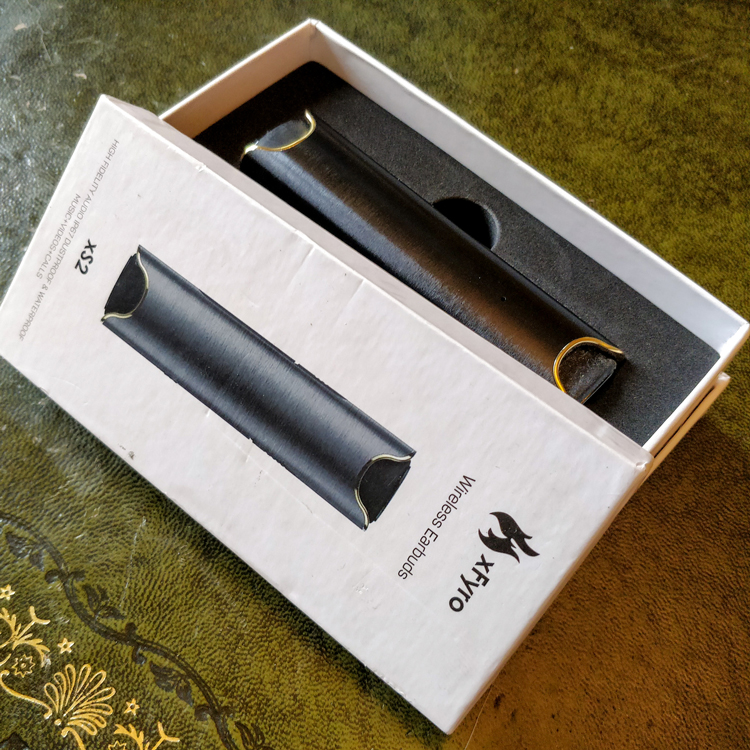 xFyro xS2 earbuds in box