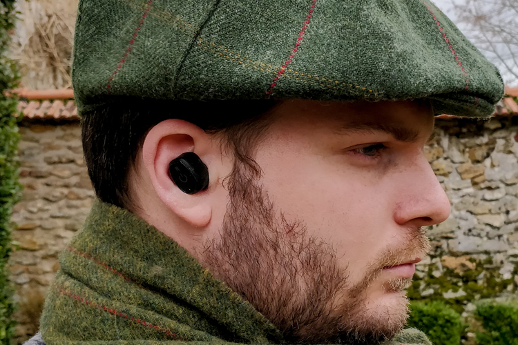xFyro xS2 earbuds in ear