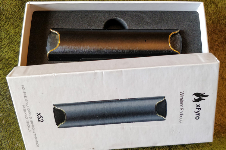 xFyro xS2 earbuds & packaging