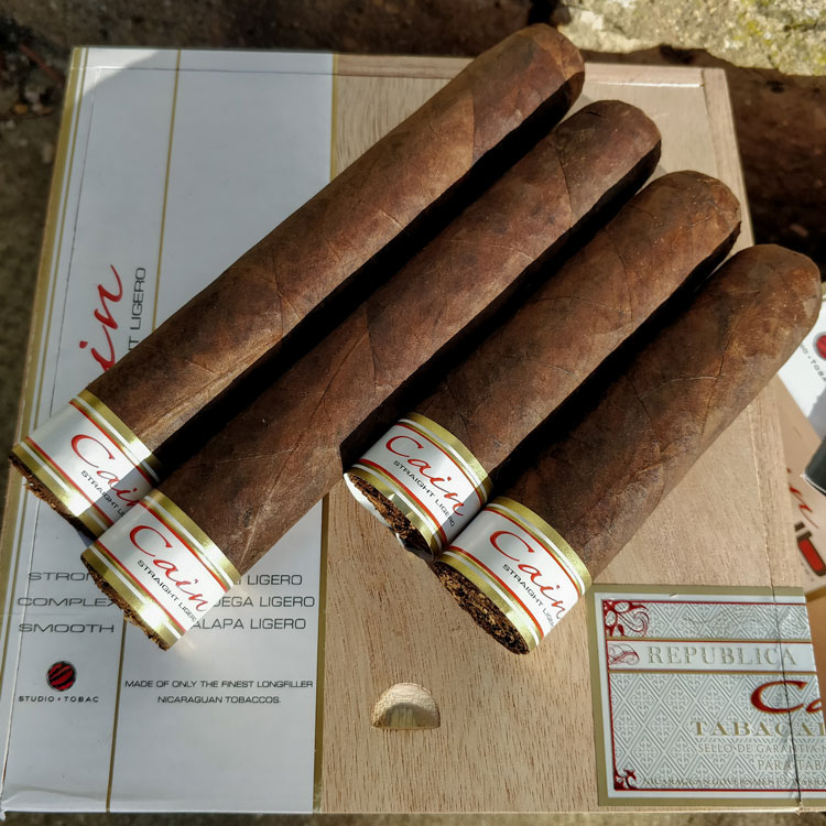 Cain & Nub Straight Ligero Maduro Comparison On Box
