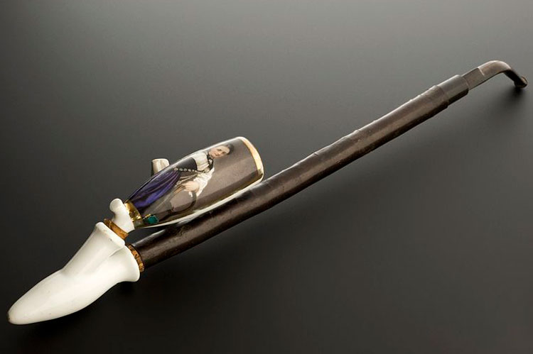 German Porcelain Tobacco Pipe from Wellcome Trust CC 4