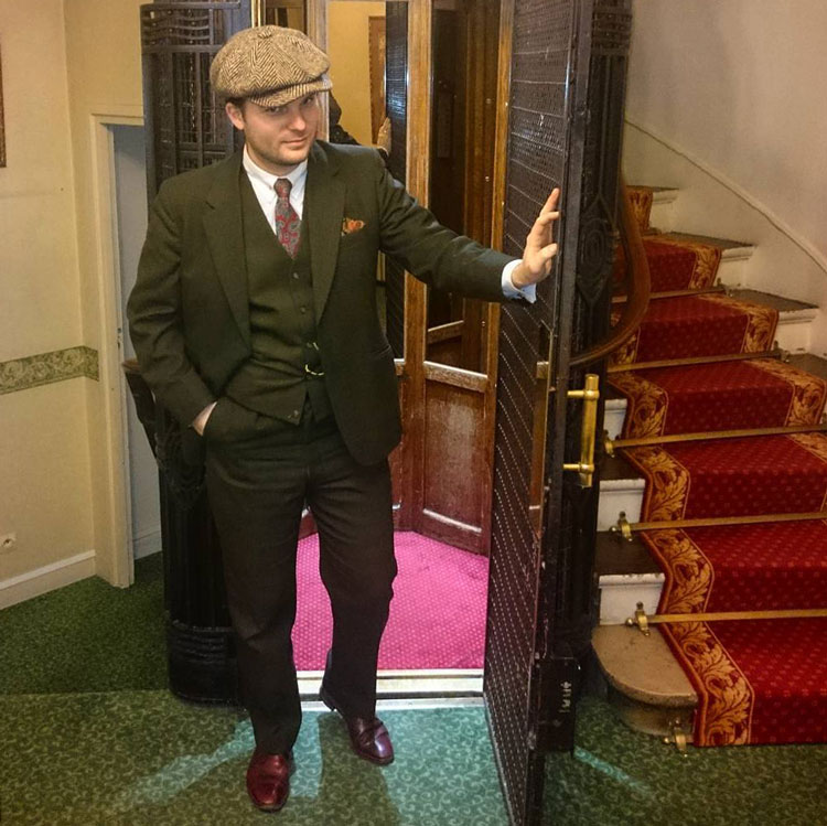Green Tweed Suit, Flat Cap & Brown Shoes