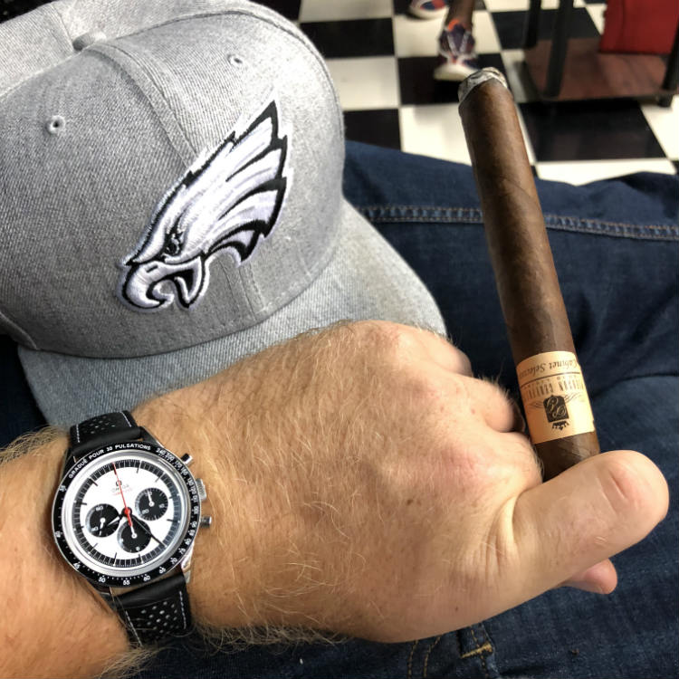 CK2998 On Wirst With Philly Eagles Cap