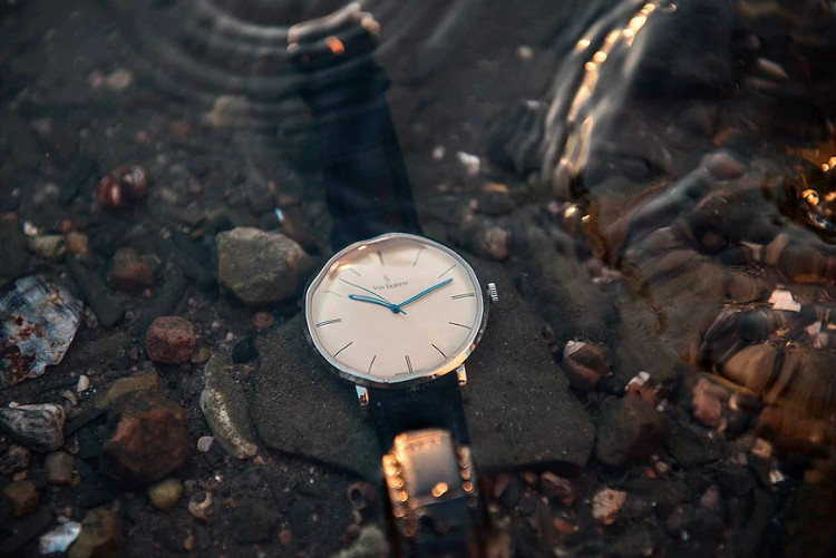 Von Doren Quartz Watch Under Water