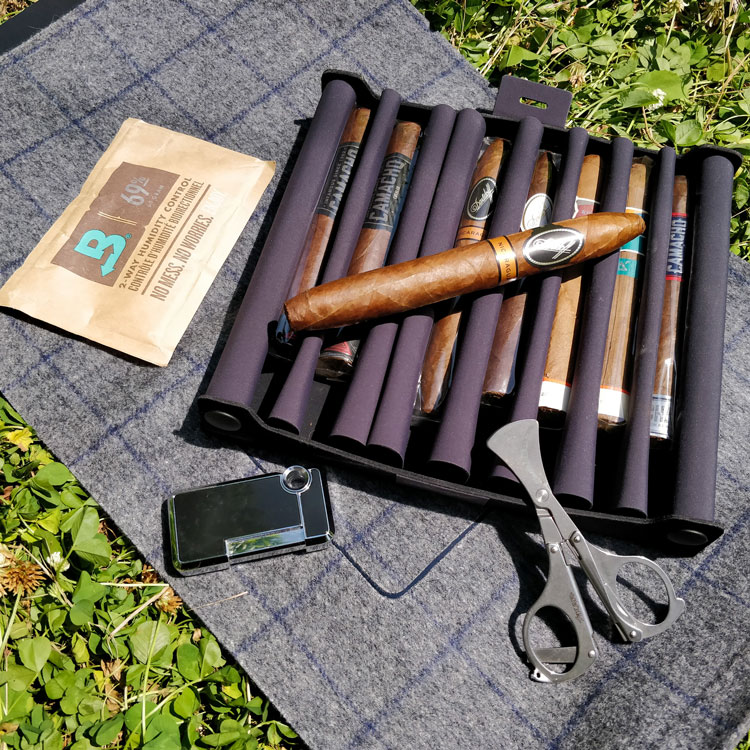 Davidoff Winston Churchill Travel Humidor, Boveda Pack & Cigars