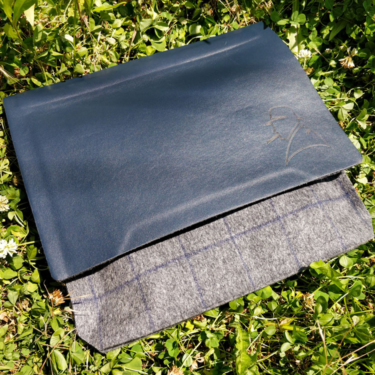 Davidoff Winston Churchill Travel Humidor On ground