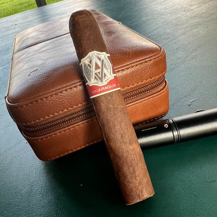 Avo Nicaragua Cigar with Travel Humidor & Cigar Lighter