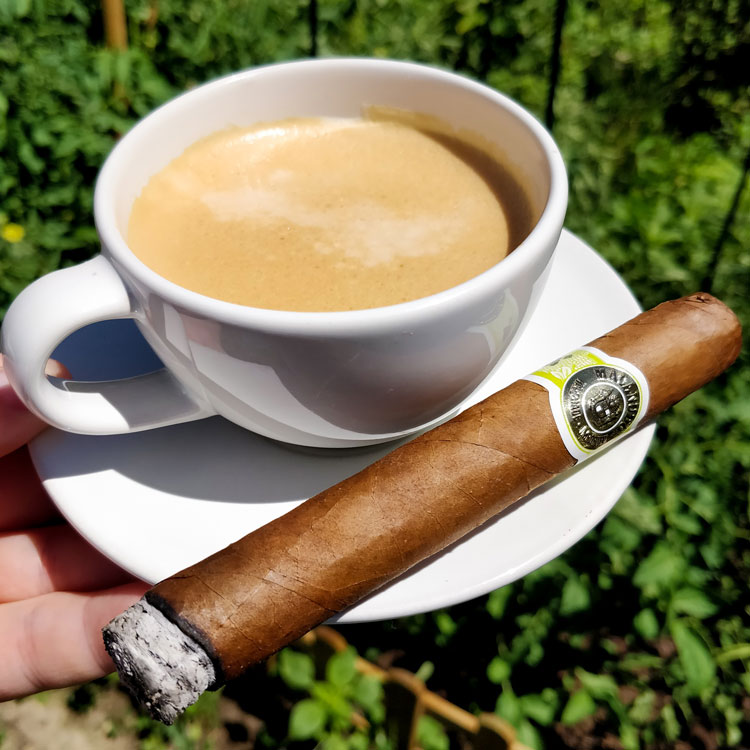 Macanudo Gold Label & Espresso Coffee