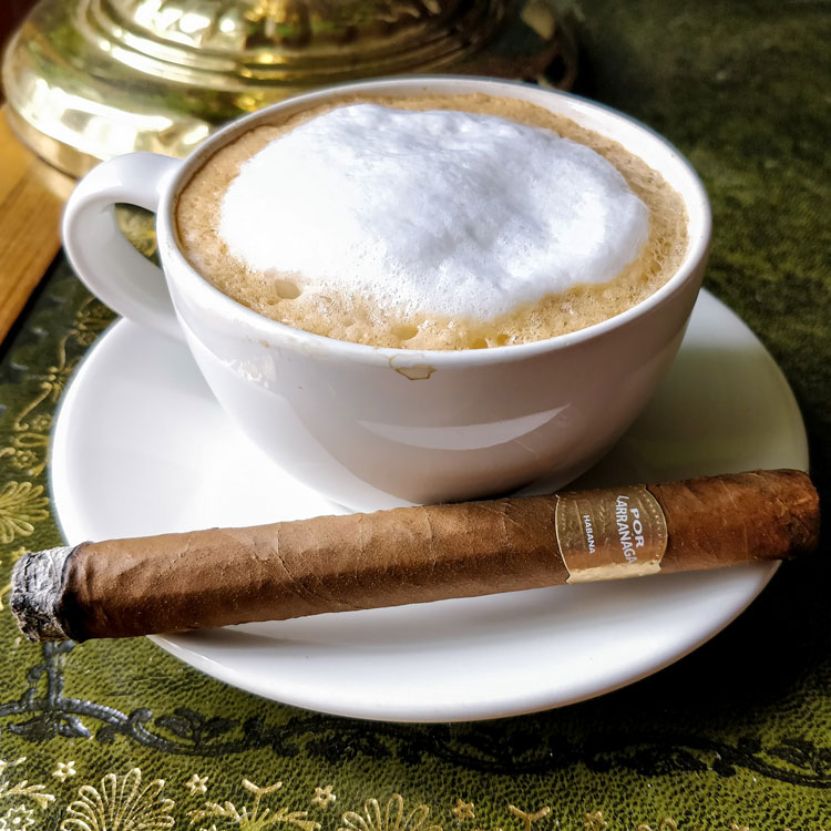 Por Larrañaga Panatela & Cappuccino