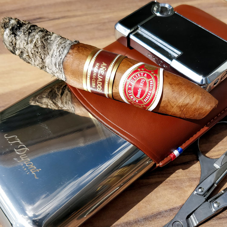Romeo y Julieta Añejados, ST Dupont Case, Hooked, Xikar MTX
