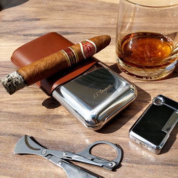 Romeo y Julieta Añejados With Rum