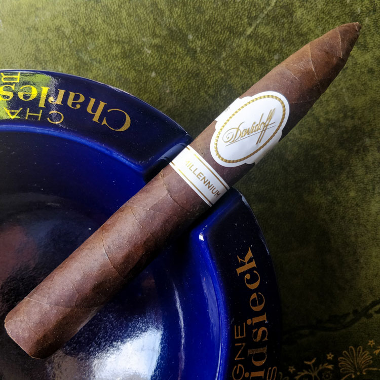 Davidoff Millennium Piramides Cigar
