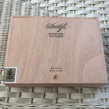 Davidoff Signature Number 2 Closed Cedar Box