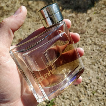 Dunhill Signature in Hand