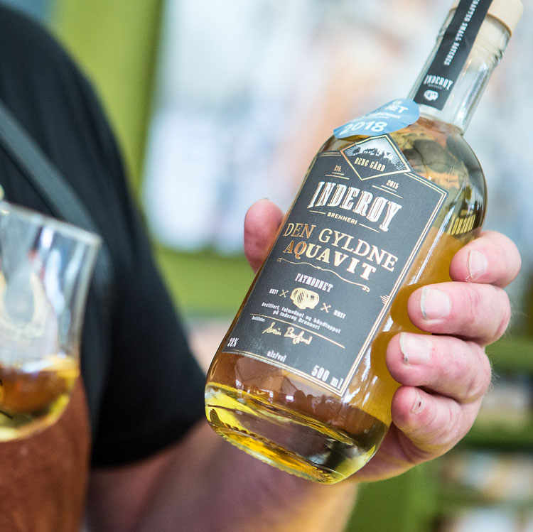 Inderoy Aquavit & Tasting Glass