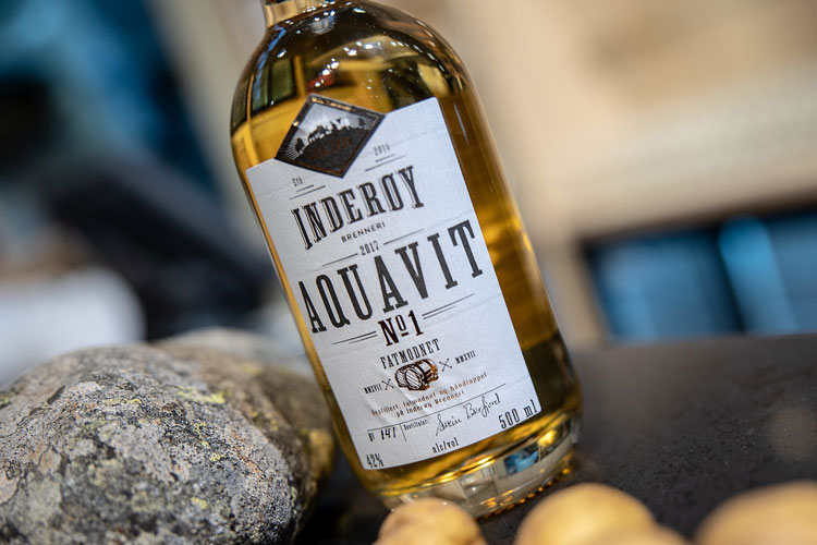 Inderoy Aquavit Wil Lee-Wright Oi! Trøndersk Mat og Drikke