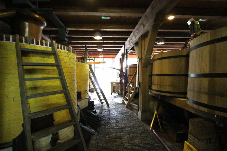 Jenever Wash Backs by Berknot, CC 2 BY-SA