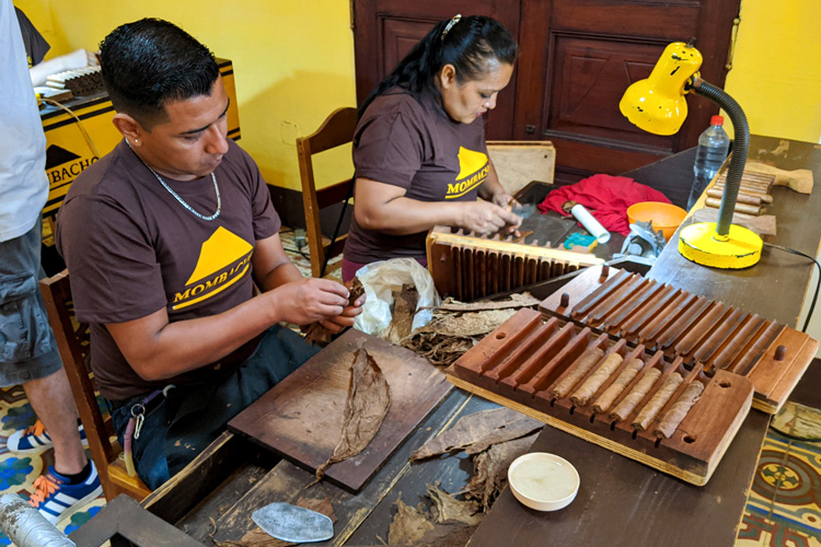 Mombacho Cigar Rollers