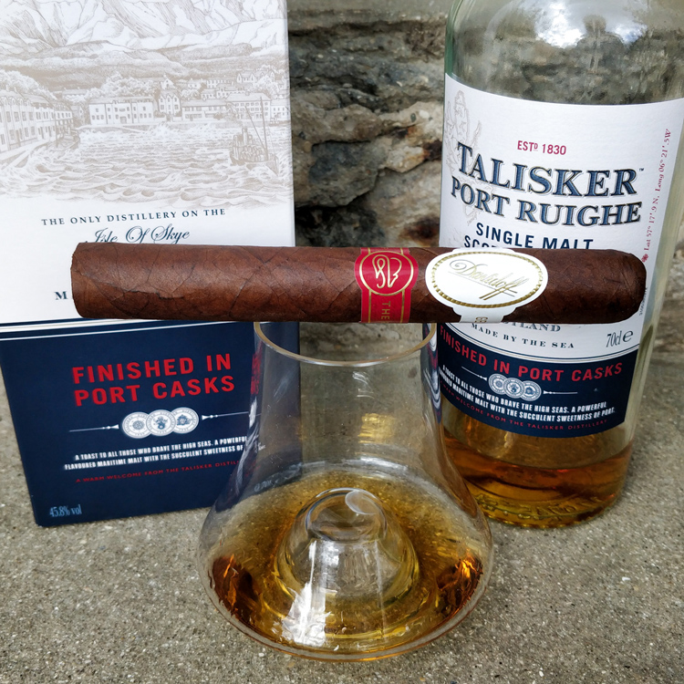 Talisker Port Ruighe Isle Of Skye Whisky Packaging & Cigar