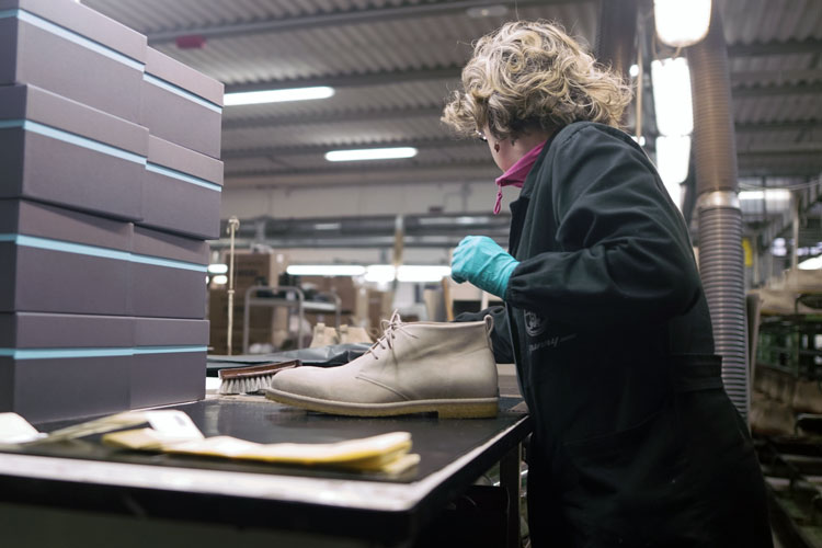 Finishing Ross & Snow Boot In Factory