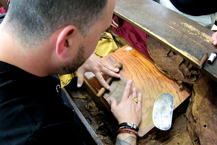 Hamlet Paredes Rocky Patel Rolling Cigar Wrapper