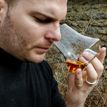 Nosing Welche's Whisky Single Malt Tourbé With Peugeot Glass