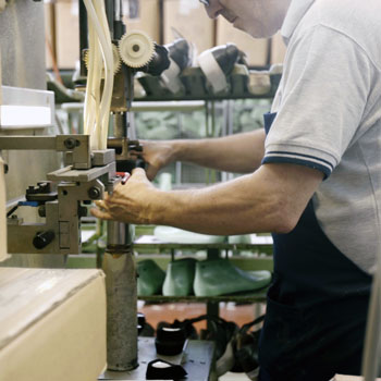 Seam Sealing Ross & Snow In Italian Factory