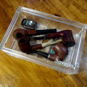 Smoking Pïpes In A Boveda Acrylic Humidor