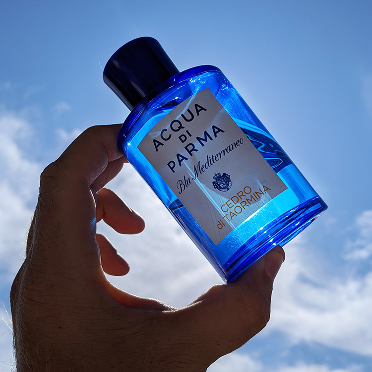 Cedro di Taormina blue bottle and sky