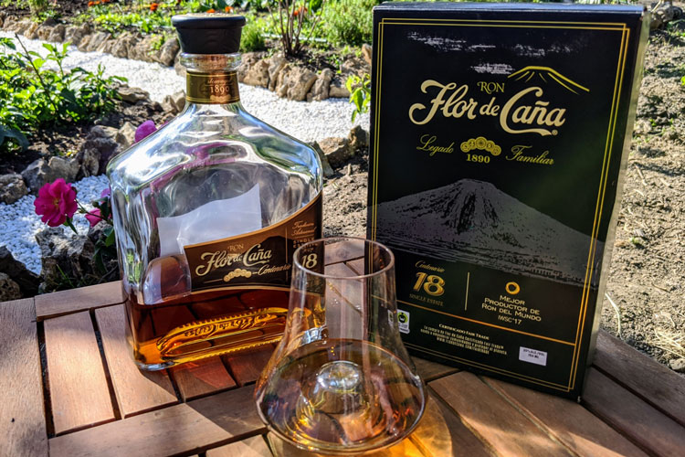 Flor de Caña 18 Bottle & Packaging