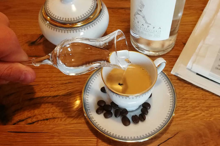 Poli Grappa Café Correto