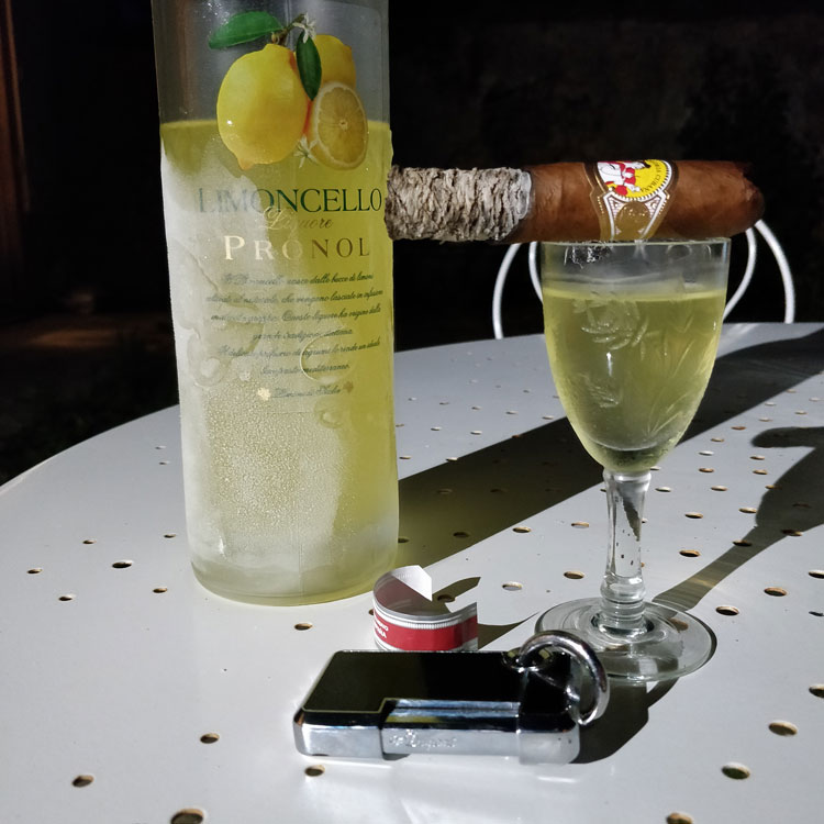 Pronol Limoncello & La Gloria Cubana Cigar
