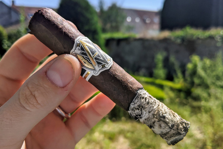 Avo Classic Maduro Cigar Second third