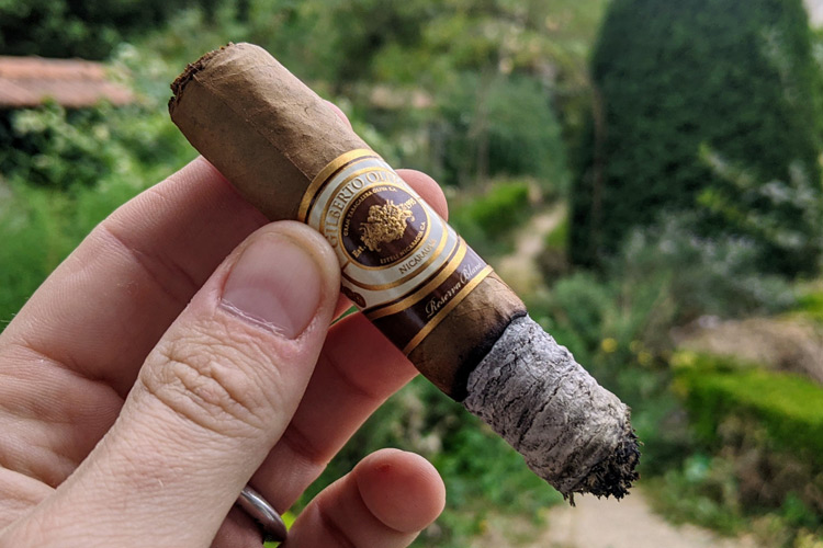 Gilberto Oliva Reserva Blanc Cigar Final Third