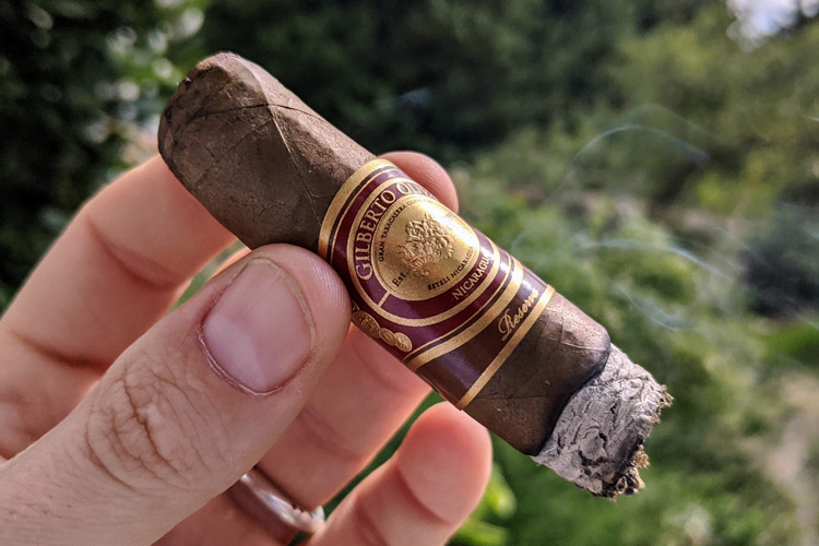 Gilberto Oliva Reserva Cigar Final Third