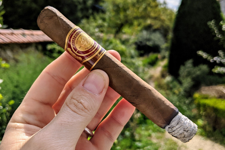 Gilberto Oliva Reserva Cigar First Third