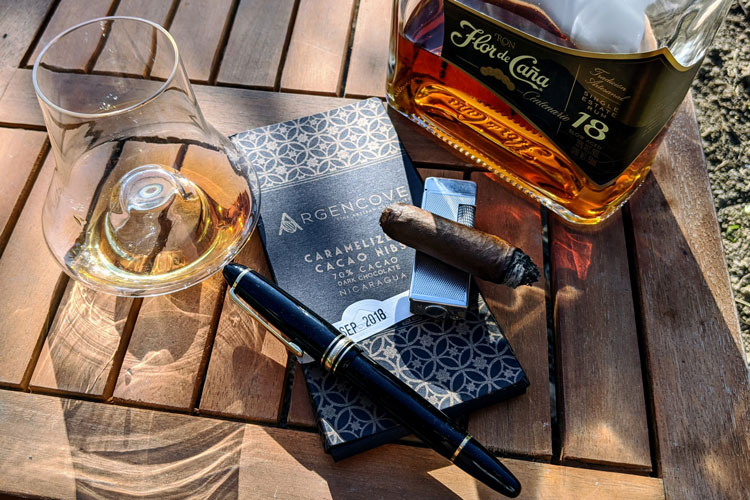 Mombacho Tierra Volcán Flor de Cana 18 & Argencove Chocolate