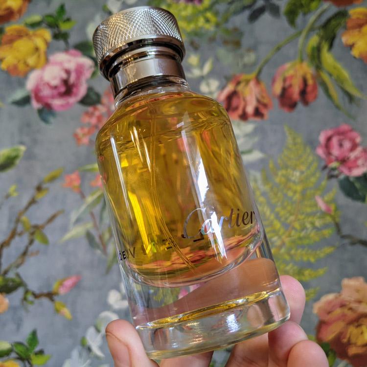 L'Envol de Cartier Floral Background