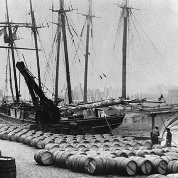 London Docks Unloading Port Wine In 1909