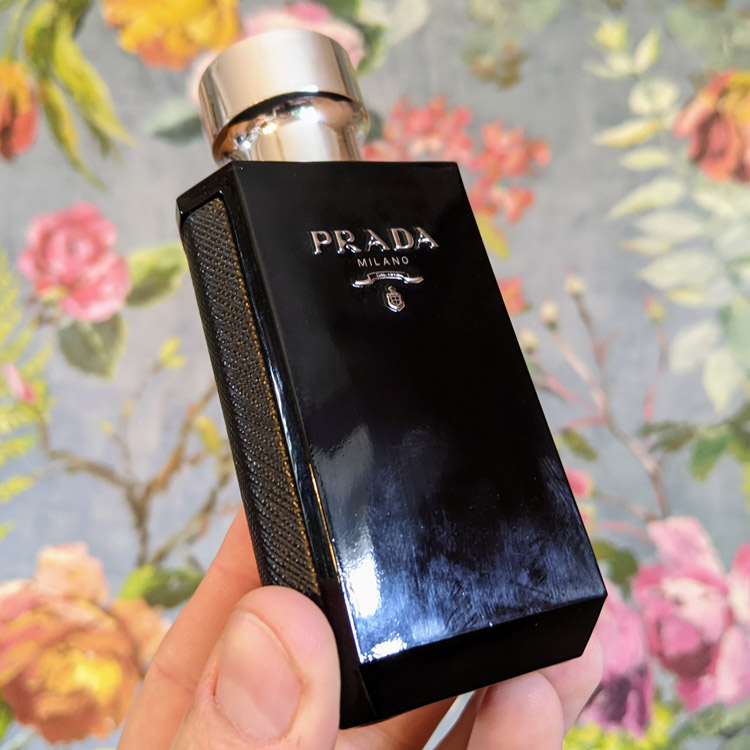 Prada l'Homme Intense Floral Background