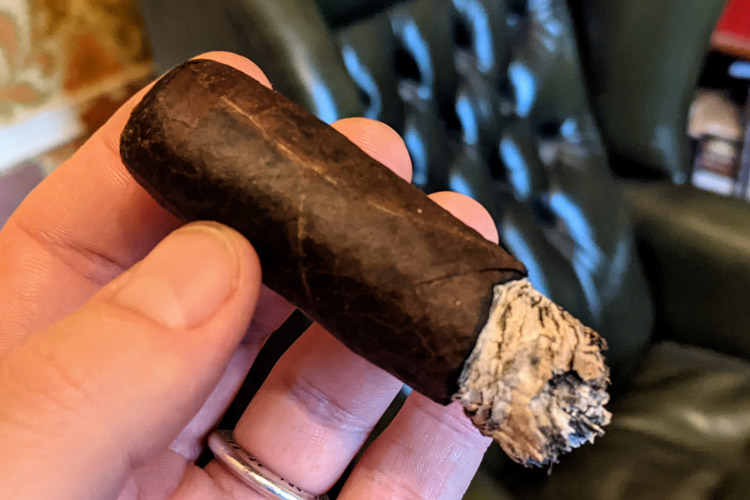 Perdomo 20th Anniversary Maduro Cigar Final Third