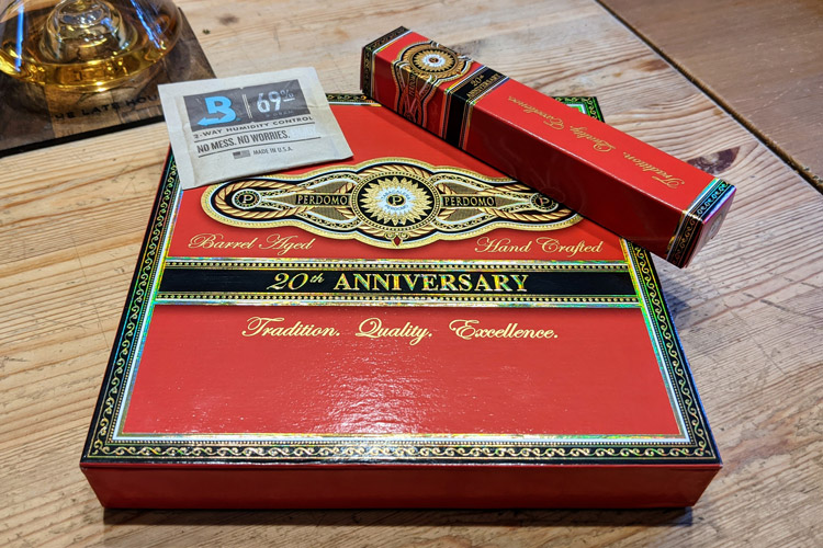 Perdomo 20th Anniversary Sun Grown Cigar Box & Presentation