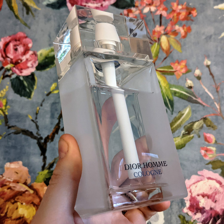Dior Homme Cologne Fragrance Floral Background