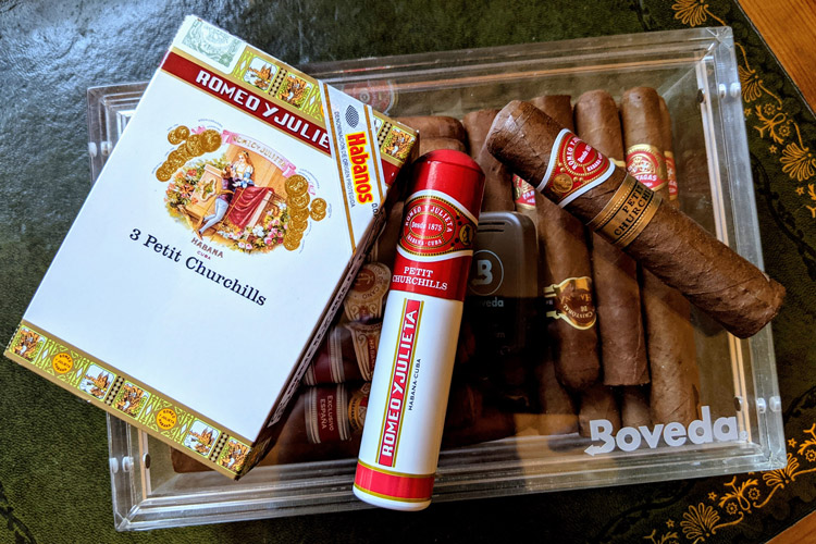 Romeo y Julieta Petit Churchill Cigar Box & Tubo