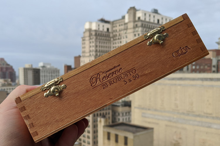 Oliva Connecticut Reserve Cigar Double Hinges