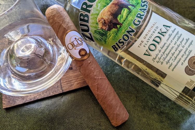 Żubrówka Bison Grass Vodka & Connecticut Cigar