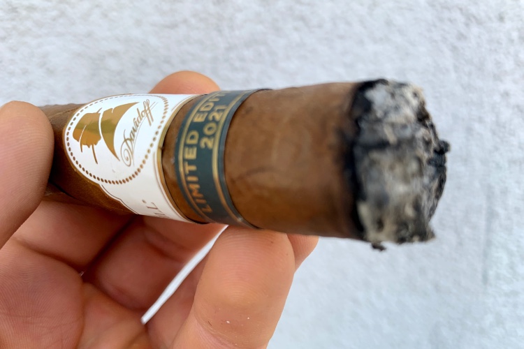 Davidoff-Winston-Churchill-Limited-Edition-Burn